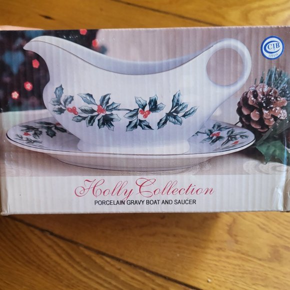 Vintage Porcelain Gravy Boat and Saucer - Picture 1 of 2